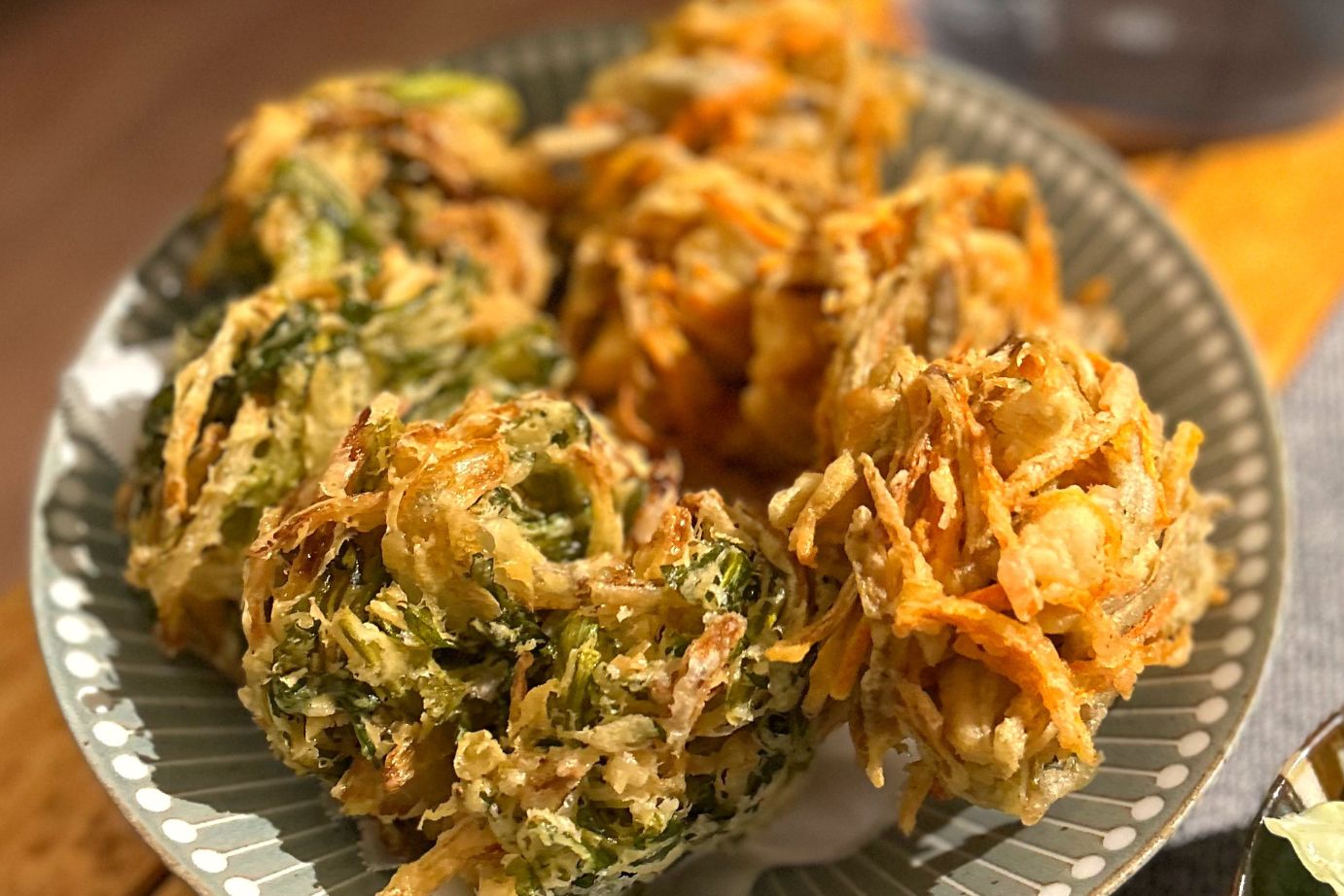 春菊と玉ねぎ、ささみとごぼうとにんじんのかき揚げ