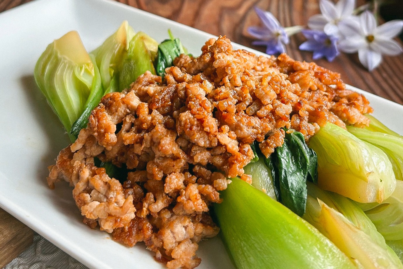 野菜汁を堪能　チンゲン菜の肉味噌のせ