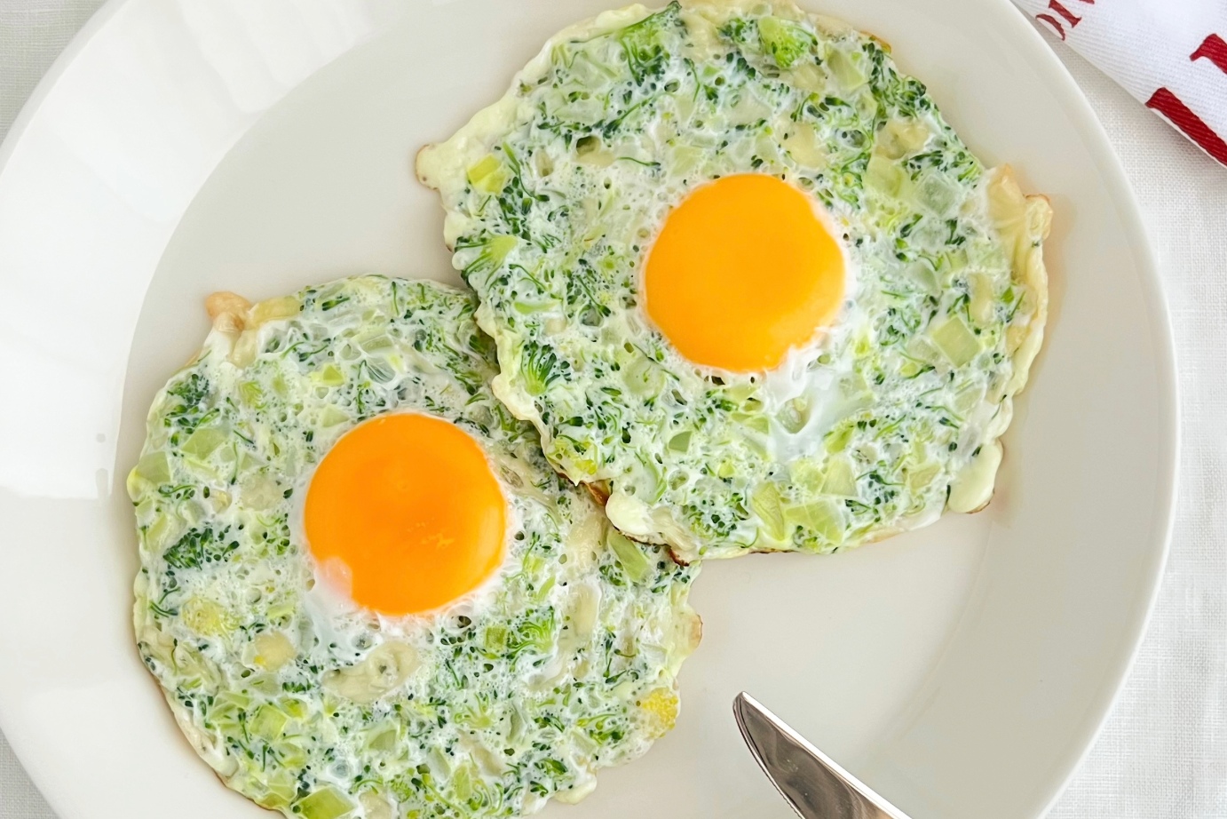 ブロッコリーの目玉焼き