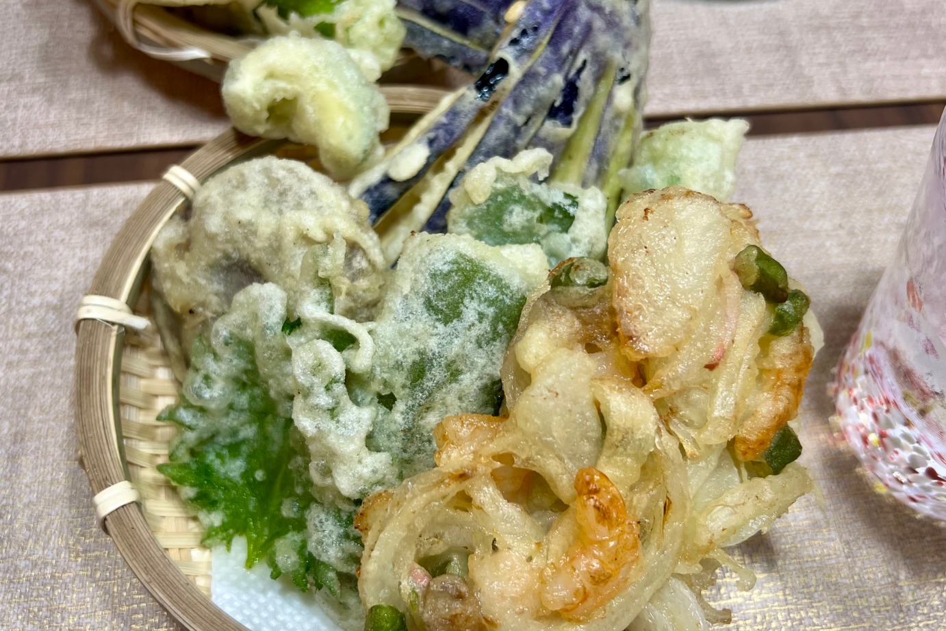 夏野菜とかき揚げの天ぷら盛り合わせ