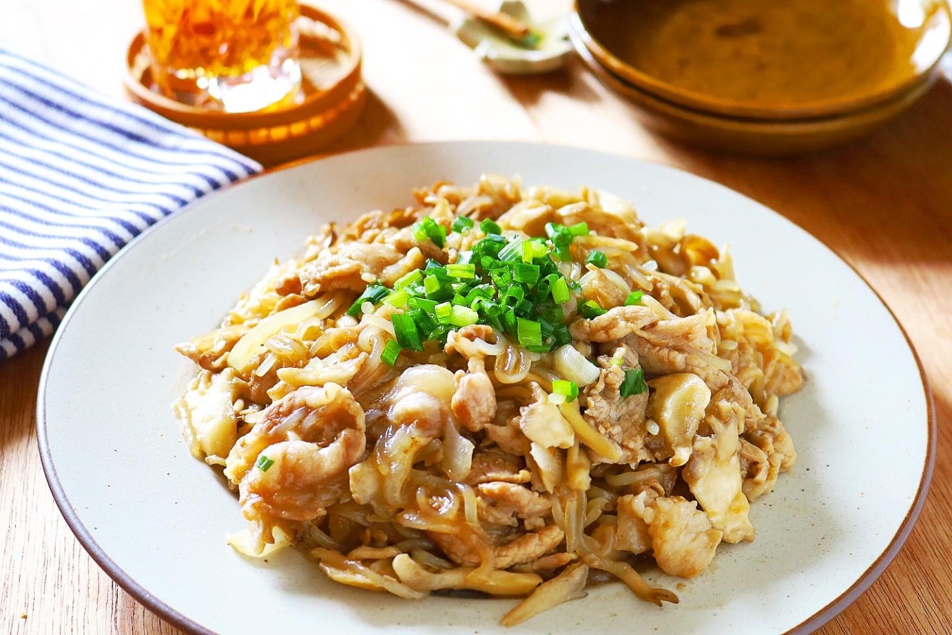 旨みたっぷり♪豚こまと舞茸のすき焼き風炒め