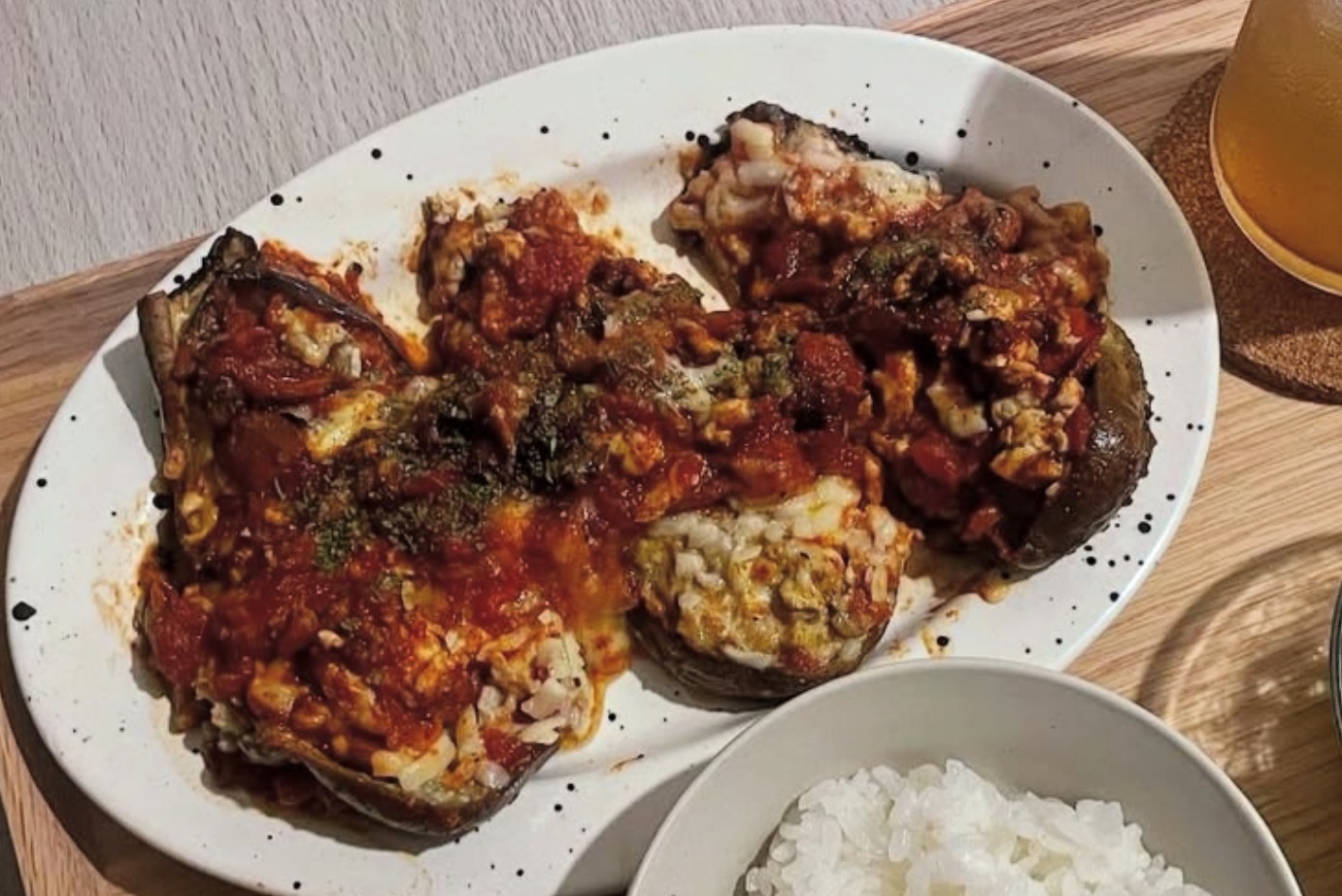 とろ～りチーズがやみつき！茄子の肉詰めトマトチーズ焼き