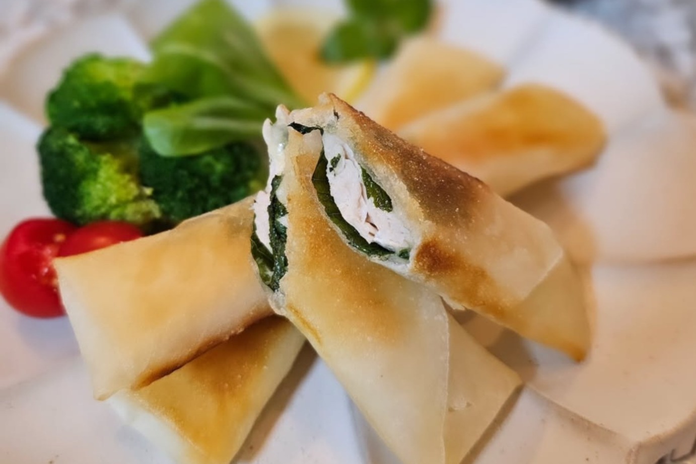 パリパリ食感！大葉香る、とろけるチーズのささみ春巻き