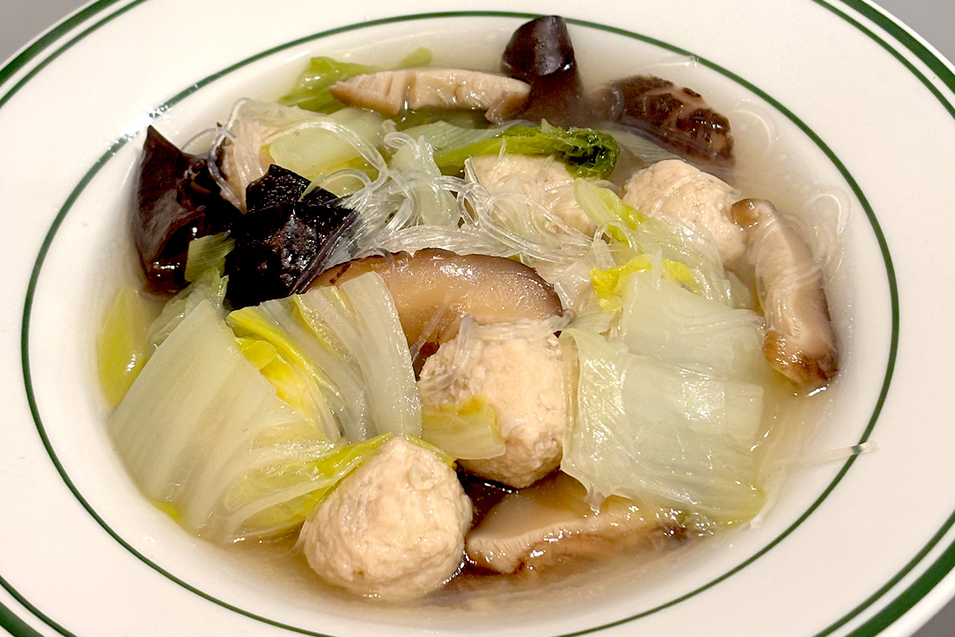 ほっこり具沢山♪鶏団子の春雨スープ