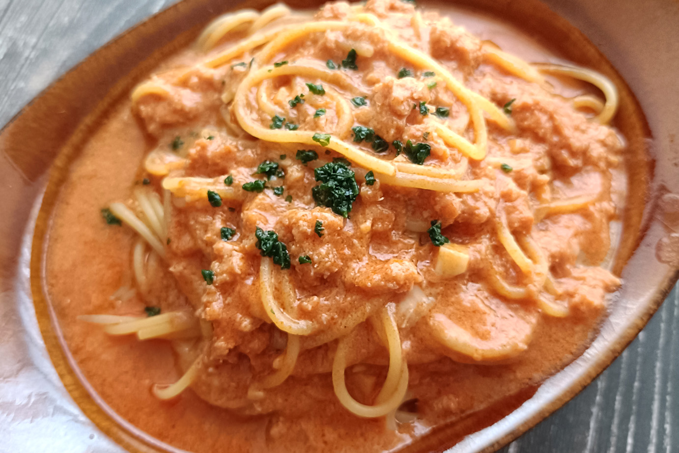 カニ缶でプチ贅沢♪濃厚トマトのクリームスープパスタ