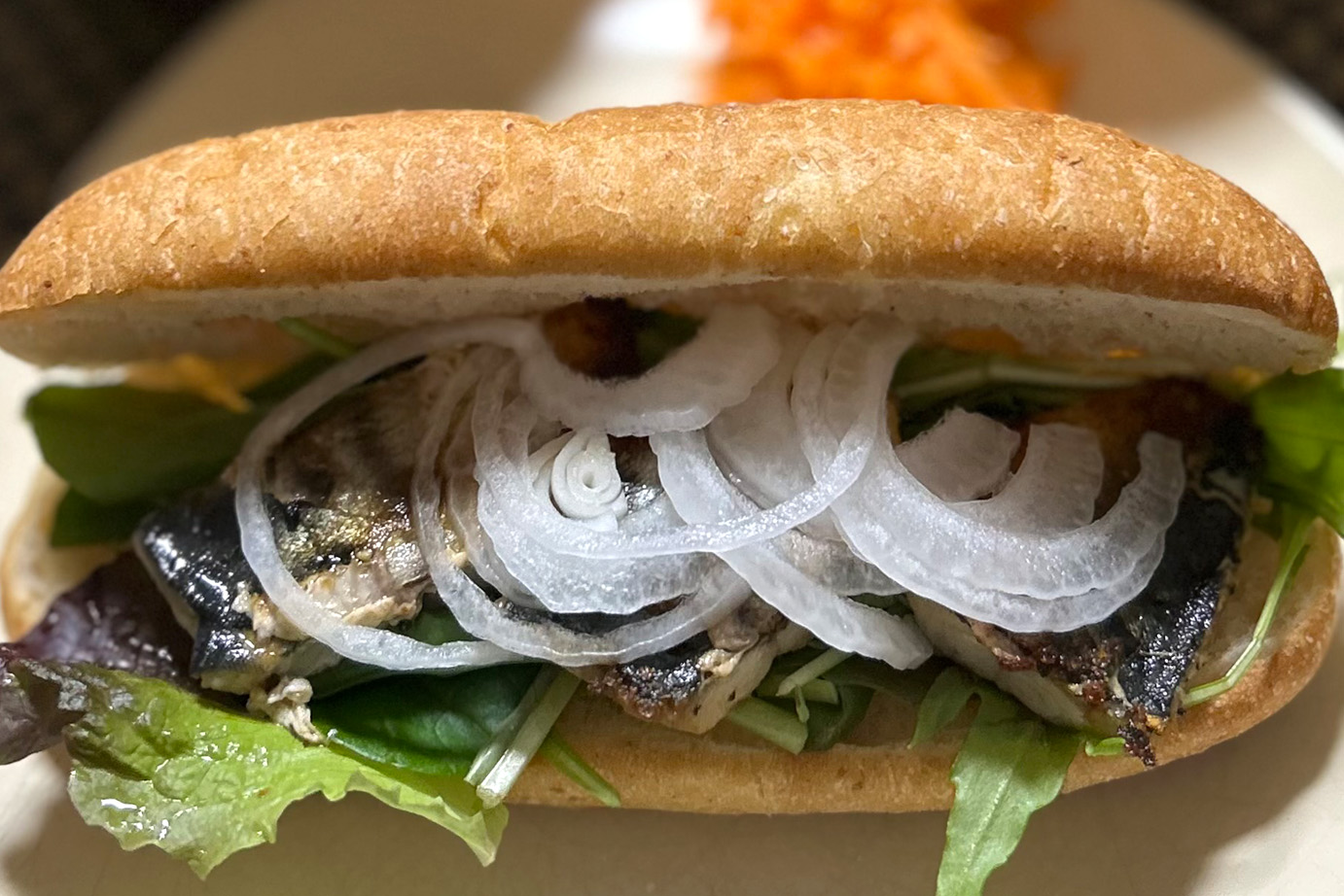 トルコのストリートフード♪からしマヨで食べるサバサンド