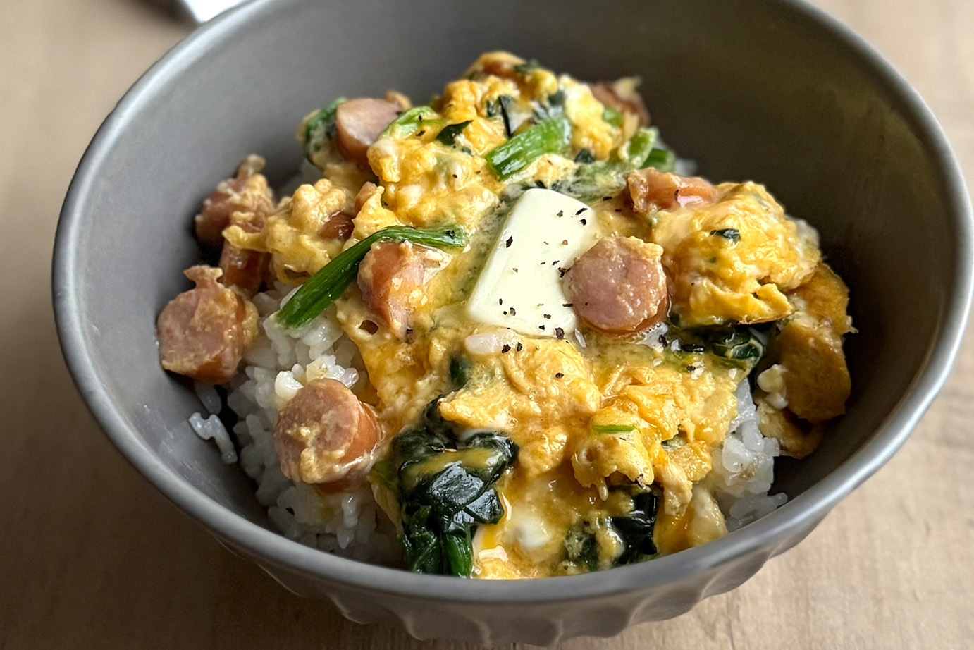 ワンボウル飯♪子供が大好きソーセージたまご丼